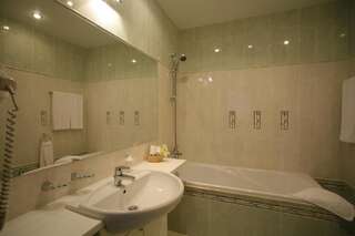 Отель Hotel Violeta Друскининкай Люкс, посещение сауны и пользование гидромассажной ванной-3